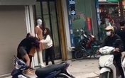 Nhân chứng kể lại vụ 2 cô gái đánh nhau, 2 thanh niên cầm phóng lợn vào "chém hôi" làm loạn khu phố: "Tôi sợ quá phải bỏ đi chỗ khác" Nhân chứng kể lại vụ 2 cô gái đánh nhau, 2 thanh niên cầm phóng lợn vào "chém hôi" làm loạn khu phố: "Tôi sợ quá phải bỏ đi chỗ khác"