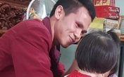 Rưng rưng khoảnh khắc bé gái rơi lầu 12 lần đầu gặp mặt anh Nguyễn Ngọc Mạnh: 'Con chào bố Mạnh, con cảm ơn bố' Rưng rưng khoảnh khắc bé gái rơi lầu 12 lần đầu gặp mặt anh Nguyễn Ngọc Mạnh: 'Con chào bố Mạnh, con cảm ơn bố'