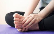 Có dấu hiệu này xuất hiện ở bàn chân thì đi khám ngay, đừng để lâu mà hối không kịp Có dấu hiệu này xuất hiện ở bàn chân thì đi khám ngay, đừng để lâu mà hối không kịp