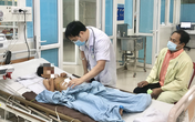 Cứu sống bé 9 tuổi ăn đầy "giẻ rách" trong bụng Cứu sống bé 9 tuổi ăn đầy "giẻ rách" trong bụng