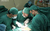 Sửa điện, người đàn ông rơi từ cột điện cao 5 mét xuống đất nguy kịch Sửa điện, người đàn ông rơi từ cột điện cao 5 mét xuống đất nguy kịch