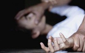 Đến làm thuê, cô gái bất ngờ bị chủ quán dùng vũ lực khống chế, hiếp dâm Đến làm thuê, cô gái bất ngờ bị chủ quán dùng vũ lực khống chế, hiếp dâm