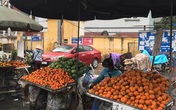 Trái cây dội chợ giá rẻ hơn rau, bán cả chục tấn/ngày Trái cây dội chợ giá rẻ hơn rau, bán cả chục tấn/ngày