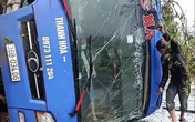 Lật xe giường nằm, 19 người bị thương Lật xe giường nằm, 19 người bị thương
