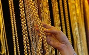 Giá vàng hôm nay: Tiếp tục giảm, có nên xuống tiền mua vào? Giá vàng hôm nay: Tiếp tục giảm, có nên xuống tiền mua vào?