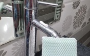 Dùng thứ cực dễ kiếm này, vòi nước trong bếp, nhà vệ sinh đang cáu bẩn cũng trở nên sáng bóng như mới chỉ trong vài phút Dùng thứ cực dễ kiếm này, vòi nước trong bếp, nhà vệ sinh đang cáu bẩn cũng trở nên sáng bóng như mới chỉ trong vài phút