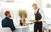 Nghĩ là giúp nhân viên đỡ việc nhưng việc tự dọn bàn ăn khiến bạn mắc vào điều tối kị khi đi ăn nhà hàng Nghĩ là giúp nhân viên đỡ việc nhưng việc tự dọn bàn ăn khiến bạn mắc vào điều tối kị khi đi ăn nhà hàng
