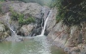 Cùng bạn đi leo núi, nữ sinh lớp 10 rơi xuống suối tử vong Cùng bạn đi leo núi, nữ sinh lớp 10 rơi xuống suối tử vong