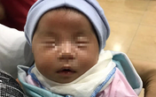 Hà Nội: Phát hiện bé gái sơ sinh bị bỏ rơi trước cổng nhà dân trong chiếc thùng giấy Hà Nội: Phát hiện bé gái sơ sinh bị bỏ rơi trước cổng nhà dân trong chiếc thùng giấy