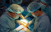 Bé trai 9 tuổi được cứu sống nhờ quả thận của người cha Bé trai 9 tuổi được cứu sống nhờ quả thận của người cha