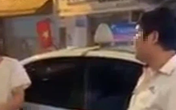 Đi taxi từ Hưng Yên về Hà Nội "bùng" tiền, thanh niên đe dọa tài xế, chửi bới cảnh sát Đi taxi từ Hưng Yên về Hà Nội "bùng" tiền, thanh niên đe dọa tài xế, chửi bới cảnh sát