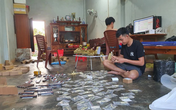 Nam sinh viên kiếm 150 triệu/tháng từ những vỏ đạn cũ nhưng nợ đến 25 môn: Vừa kiếm tiền vừa bay về trường thi lại Nam sinh viên kiếm 150 triệu/tháng từ những vỏ đạn cũ nhưng nợ đến 25 môn: Vừa kiếm tiền vừa bay về trường thi lại