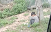 Lộ danh tính người xích cổ bé trai vào cột điện ven đường Lộ danh tính người xích cổ bé trai vào cột điện ven đường