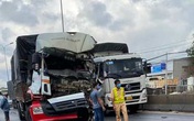 Tài xế xe tải chết kẹt sau tai nạn với xe container Tài xế xe tải chết kẹt sau tai nạn với xe container