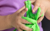 Từ vụ 35 học sinh ở Đà Nẵng nhập viện vì đồ chơi slime, chuyên gia cảnh báo trẻ có ngày mất tay vì trò chơi nhào nặn này Từ vụ 35 học sinh ở Đà Nẵng nhập viện vì đồ chơi slime, chuyên gia cảnh báo trẻ có ngày mất tay vì trò chơi nhào nặn này