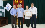 Khen thưởng nữ sinh nhặt được gần 500 triệu tìm người trả lại Khen thưởng nữ sinh nhặt được gần 500 triệu tìm người trả lại