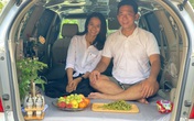 Cặp vợ chồng biến ô tô thành lều trại đi camping khắp nơi, tiện đâu ngủ đó mà sang trọng không thua khách sạn Cặp vợ chồng biến ô tô thành lều trại đi camping khắp nơi, tiện đâu ngủ đó mà sang trọng không thua khách sạn