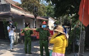 Cận cảnh những nơi phong tỏa “nội bất xuất, ngoại bất nhập” ở Thừa Thiên - Huế Cận cảnh những nơi phong tỏa “nội bất xuất, ngoại bất nhập” ở Thừa Thiên - Huế