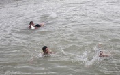 Nam Định: 18 học sinh cấp 2 ra tắm biển, 3 em bị sóng cuốn mất tích Nam Định: 18 học sinh cấp 2 ra tắm biển, 3 em bị sóng cuốn mất tích