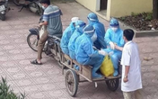 Chiếc xe ba gác chở nhân viên y tế đi làm nhiệm vụ và hình ảnh người phụ nữ lấm lem với 30 kg gạo: Hai câu chuyện nơi tuyến đầu chống dịch khiến nhiều người rơi nước mắt Chiếc xe ba gác chở nhân viên y tế đi làm nhiệm vụ và hình ảnh người phụ nữ lấm lem với 30 kg gạo: Hai câu chuyện nơi tuyến đầu chống dịch khiến nhiều người rơi nước mắt