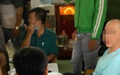 Cán bộ phường ở TP.HCM bị bắt quả tang khi đánh bạc Cán bộ phường ở TP.HCM bị bắt quả tang khi đánh bạc