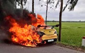 Hải Dương: Đang lưu thông trên đường, xe ô tô bất ngờ bốc cháy dữ dội