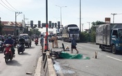 Văng vào làn ôtô sau tai nạn ở TP.HCM, nam thanh niên tử vong Văng vào làn ôtô sau tai nạn ở TP.HCM, nam thanh niên tử vong