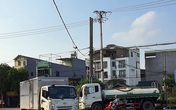 Phóng xe máy lao thẳng vào ô tô tải, 2 học sinh nguy kịch Phóng xe máy lao thẳng vào ô tô tải, 2 học sinh nguy kịch