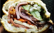 Tiệm bánh mì “đắt nhất Sài Gòn” được nhiều blogger nước ngoài giới thiệu luôn kín người xếp hàng chờ mua Tiệm bánh mì “đắt nhất Sài Gòn” được nhiều blogger nước ngoài giới thiệu luôn kín người xếp hàng chờ mua