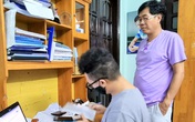 Những hình ảnh chỉ có trong đại dịch COVID-19: Thi thử online, phụ huynh giúp thầy cô làm giám thị Những hình ảnh chỉ có trong đại dịch COVID-19: Thi thử online, phụ huynh giúp thầy cô làm giám thị
