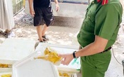 Bí mật trên chiếc xe tải chuyên tuồn đồ ăn vào các nhà hàng Bí mật trên chiếc xe tải chuyên tuồn đồ ăn vào các nhà hàng