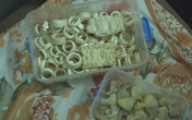 Ngang nhiên bày bán hàng trăm sản phẩm trang sức bằng ngà voi tại nhà Ngang nhiên bày bán hàng trăm sản phẩm trang sức bằng ngà voi tại nhà