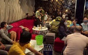 Hơn 50 khách hát karaoke, chủ quán tạo hiện trường giả che mắt công an Hơn 50 khách hát karaoke, chủ quán tạo hiện trường giả che mắt công an