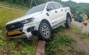 Không đội mũ bảo hiểm chạy xe như bay lấn làn, nam thanh niên nguy kịch sau khi đâm trực diện vào xe bán tải Không đội mũ bảo hiểm chạy xe như bay lấn làn, nam thanh niên nguy kịch sau khi đâm trực diện vào xe bán tải