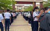 Đang xếp hàng chờ vào thi, nam sinh chỉ làm 1 hành động với bạn, nhận ngay 60.000 lượt like, ai nhìn cũng cười lăn Đang xếp hàng chờ vào thi, nam sinh chỉ làm 1 hành động với bạn, nhận ngay 60.000 lượt like, ai nhìn cũng cười lăn
