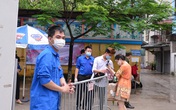 Hình ảnh những thí sinh vội vã vào phòng thi vì đến sát giờ Hình ảnh những thí sinh vội vã vào phòng thi vì đến sát giờ
