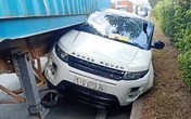 Range Rover va chạm với xe container ở TP.HCM Range Rover va chạm với xe container ở TP.HCM