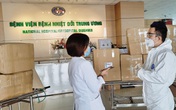 Cán bộ y tế kiêm phóng viên và những đêm không ngủ Cán bộ y tế kiêm phóng viên và những đêm không ngủ