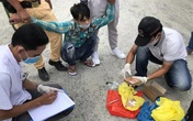 Trinh sát lật tẩy bên trong túi đồ của gã trai đi nhờ xe tải Trinh sát lật tẩy bên trong túi đồ của gã trai đi nhờ xe tải