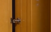 Đi làm xa về không thấy vợ đâu, người đàn ông hộc tốc đi tìm rồi nổi cơn thịnh nộ vì cảnh tượng bắt gặp trong khách sạn Đi làm xa về không thấy vợ đâu, người đàn ông hộc tốc đi tìm rồi nổi cơn thịnh nộ vì cảnh tượng bắt gặp trong khách sạn