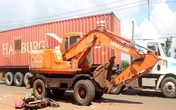 Va chạm với xe cuốc, người phụ nữ tử vong Va chạm với xe cuốc, người phụ nữ tử vong