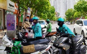 Shipper ở Hà Nội "cháy đơn" đợt nắng nóng, thu nhập không cao như lời đồn Shipper ở Hà Nội "cháy đơn" đợt nắng nóng, thu nhập không cao như lời đồn