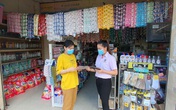 Nhóm nhân viên bán hàng thiết yếu mong sớm được tiêm vắc xin COVID-19 Nhóm nhân viên bán hàng thiết yếu mong sớm được tiêm vắc xin COVID-19