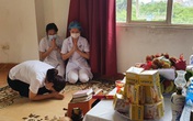 Rớt nước mắt cảnh nữ điều dưỡng chống COVID-19 vọng bái cha vì không thể về chịu tang Rớt nước mắt cảnh nữ điều dưỡng chống COVID-19 vọng bái cha vì không thể về chịu tang