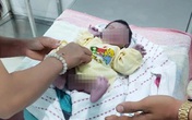 Bé sơ sinh bị bỏ rơi trước cổng nhà dân lúc nửa đêm Bé sơ sinh bị bỏ rơi trước cổng nhà dân lúc nửa đêm