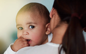 Nàng dâu bế con về ngoại phải xin phép: "Làm dâu chứ làm osin đâu mà xin" Nàng dâu bế con về ngoại phải xin phép: "Làm dâu chứ làm osin đâu mà xin"