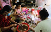 Ảnh: Người dân Thừa Thiên Huế quyên góp rau củ, làm thức ăn khô gửi vào TP.HCM Ảnh: Người dân Thừa Thiên Huế quyên góp rau củ, làm thức ăn khô gửi vào TP.HCM