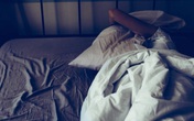 Tình cờ phát hiện video vợ tự thỏa mãn trong phòng ngủ Tình cờ phát hiện video vợ tự thỏa mãn trong phòng ngủ