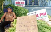 Ông chủ sạp rau "Minh Râu" kể về chuyện vừa bán vừa cho Ông chủ sạp rau "Minh Râu" kể về chuyện vừa bán vừa cho