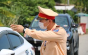 "Đội nắng" chặn dịch tại cửa ngõ vào Thừa Thiên Huế "Đội nắng" chặn dịch tại cửa ngõ vào Thừa Thiên Huế